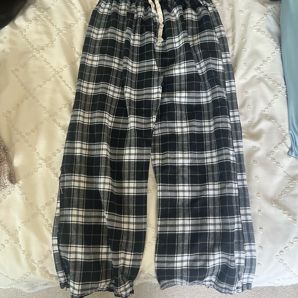 Generic Amazon Plaid Bottoms in Black and White Large